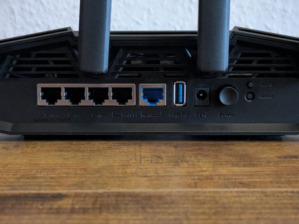 Anschlüsse des ASUS TUF Gaming BE3600 Routers