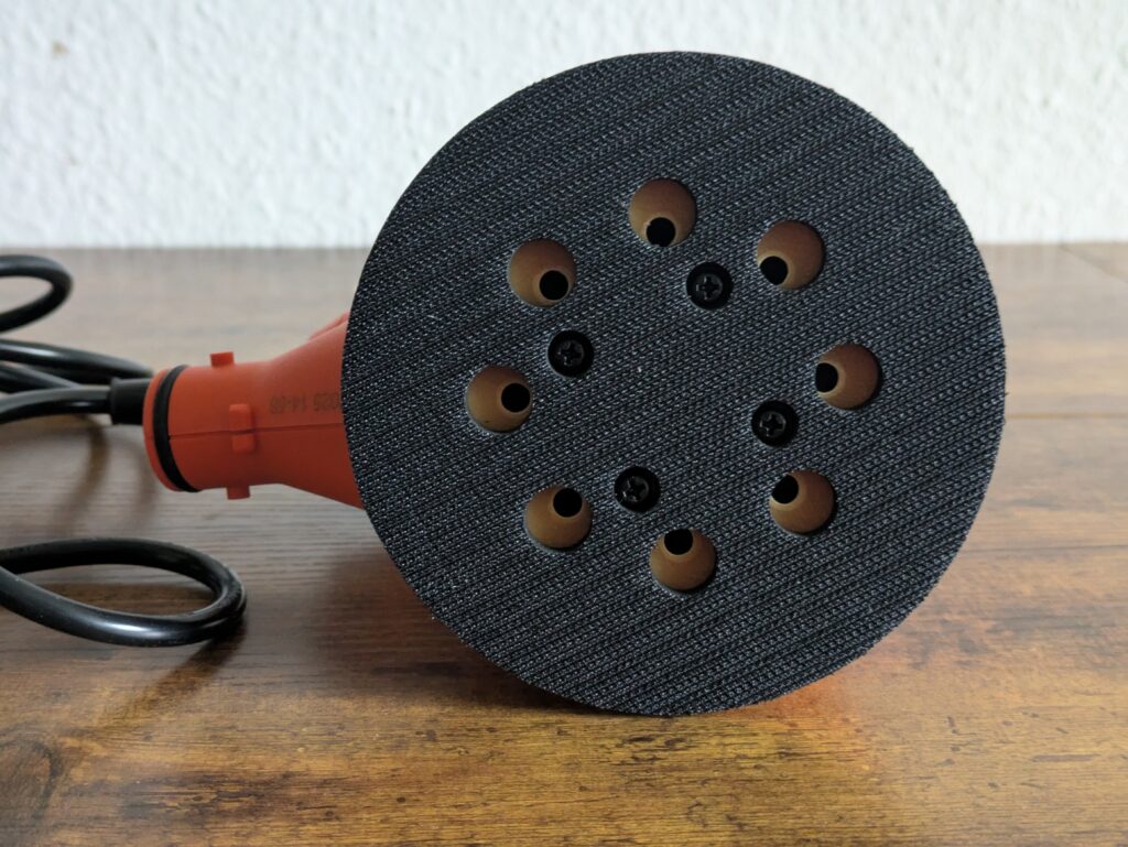 Black Decker BEW210 Exzenterschleifer von unten