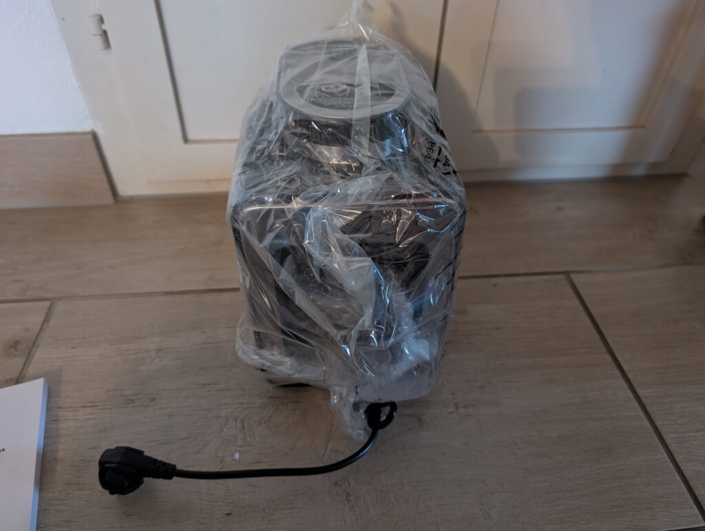 CASO Coffee Compact electronic Kaffeemaschine mit Mahlwerk Ausgepackt