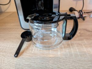 CASO Coffee Compact electronic Kaffeemaschine mit Mahlwerk Kanne und Löffel