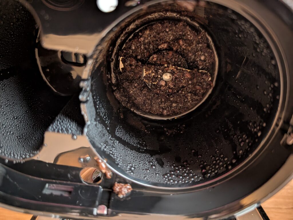 CASO Coffee Compact electronic Kaffeemaschine mit Mahlwerk nach dem Brühen