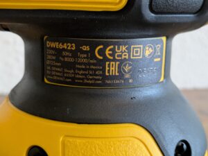 Datenlabel des Dewalt DWE6423 QS Exzenterschleifers
