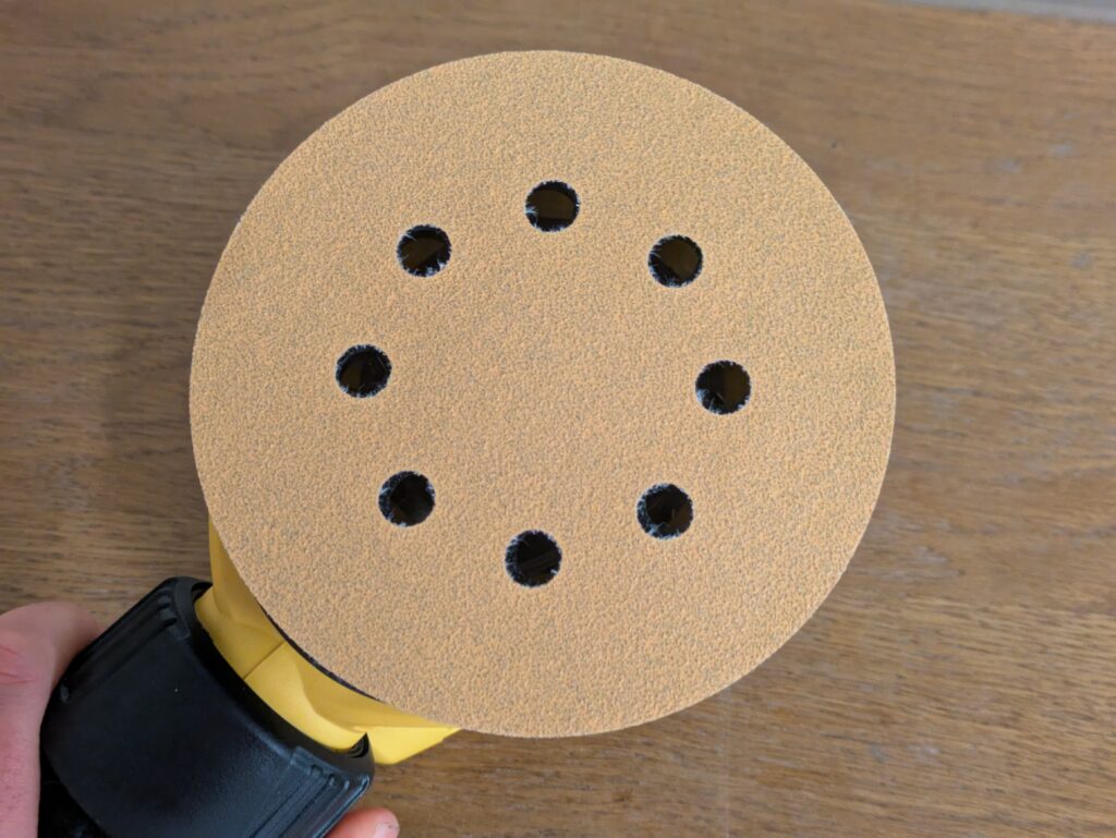 Dewalt DWE6423 QS Exzenterschleifer mit Schleifscheibe