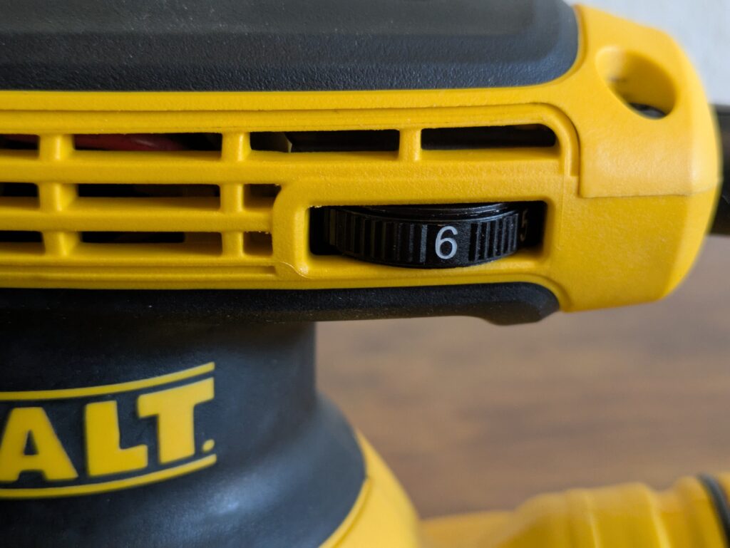 Drehrad des Dewalt DWE6423 QS Exzenterschleifers