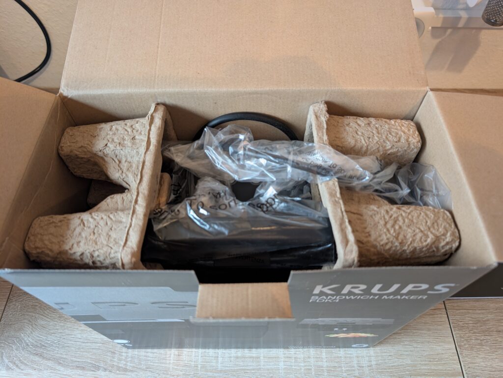 Krups FDK451 Sandwichmaker Verpackung geöffnet