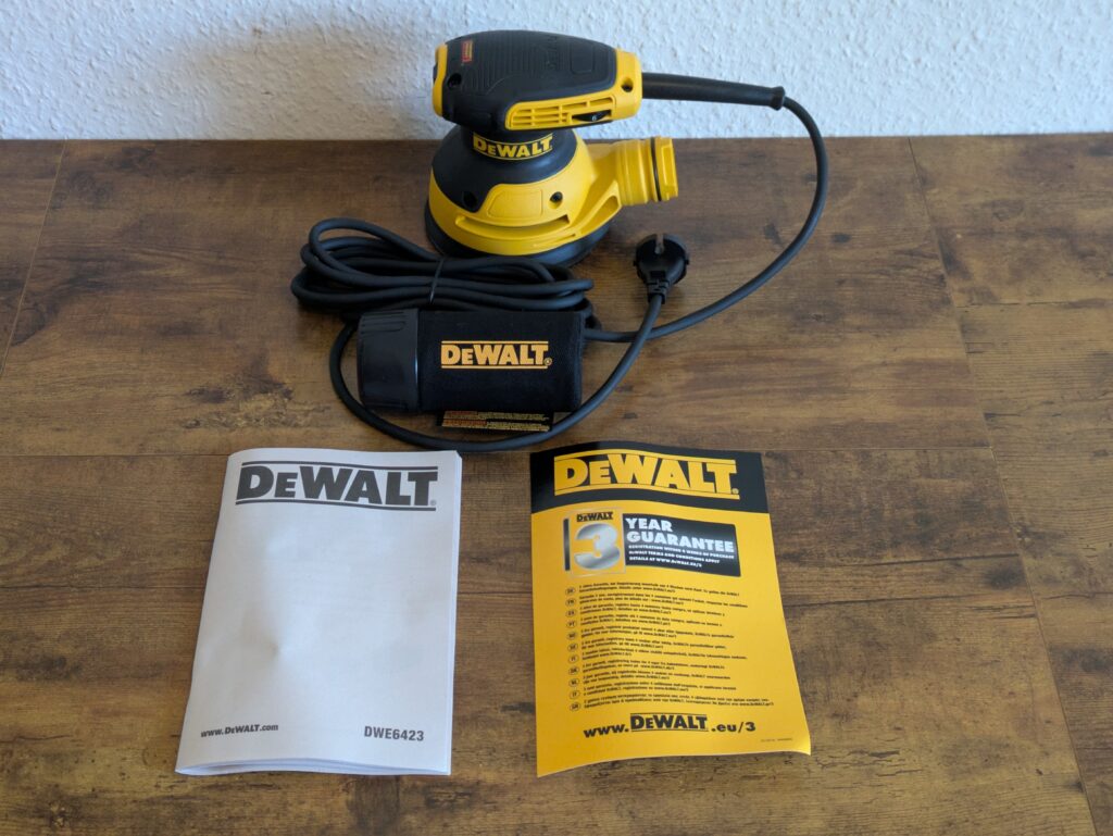 Lieferumfang des Dewalt DWE6423 QS Exzenterschleifers