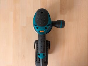 Makita BO5041 Exzenterschleifer von oben mit Handgriff