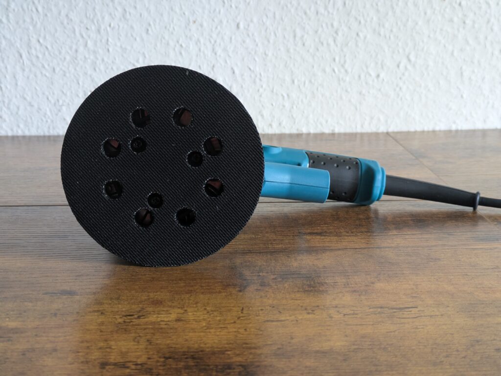 Makita BO5041 Exzenterschleifer von unten