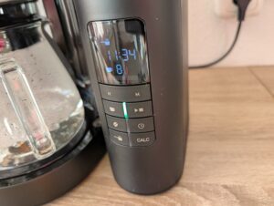 Melitta AromaFresh X Kaffeemaschine mit Mahlwerk Bedienelemente und Display