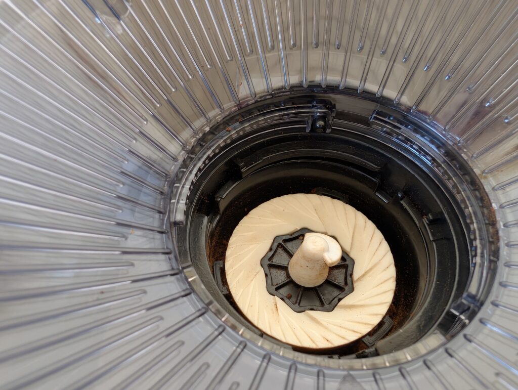 Melitta AromaFresh X Kaffeemaschine mit Mahlwerk nach der Reinigung 2