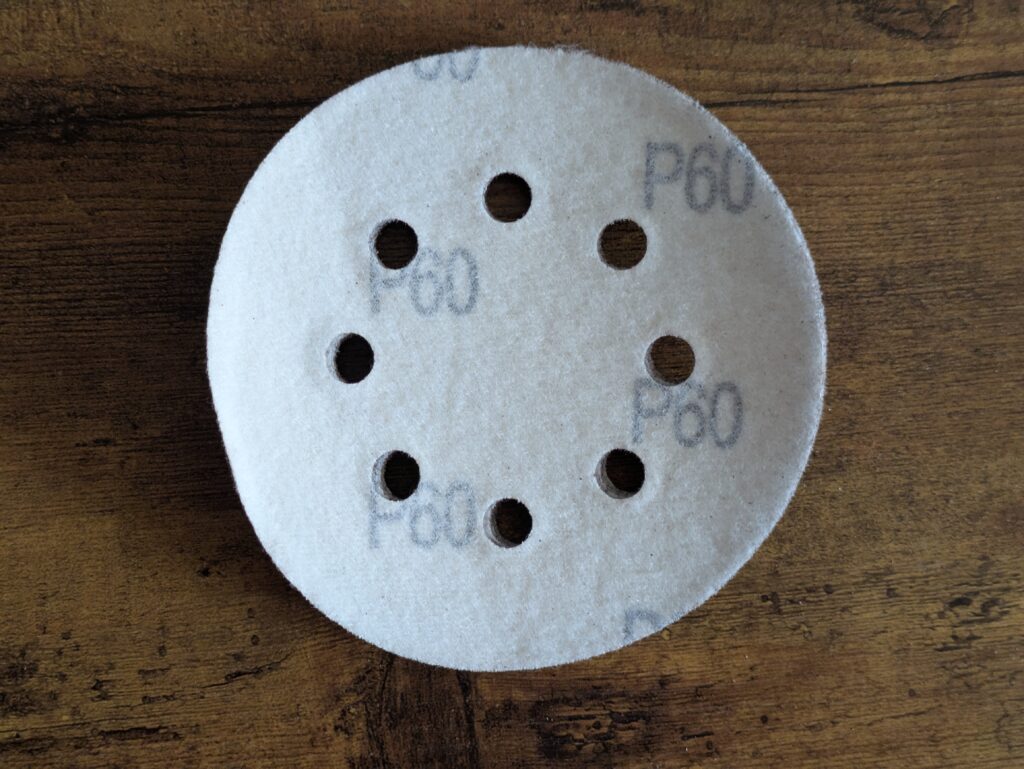 P60-Schleifscheibe des WORKPRO W125262 Exzenterschleifers von unten