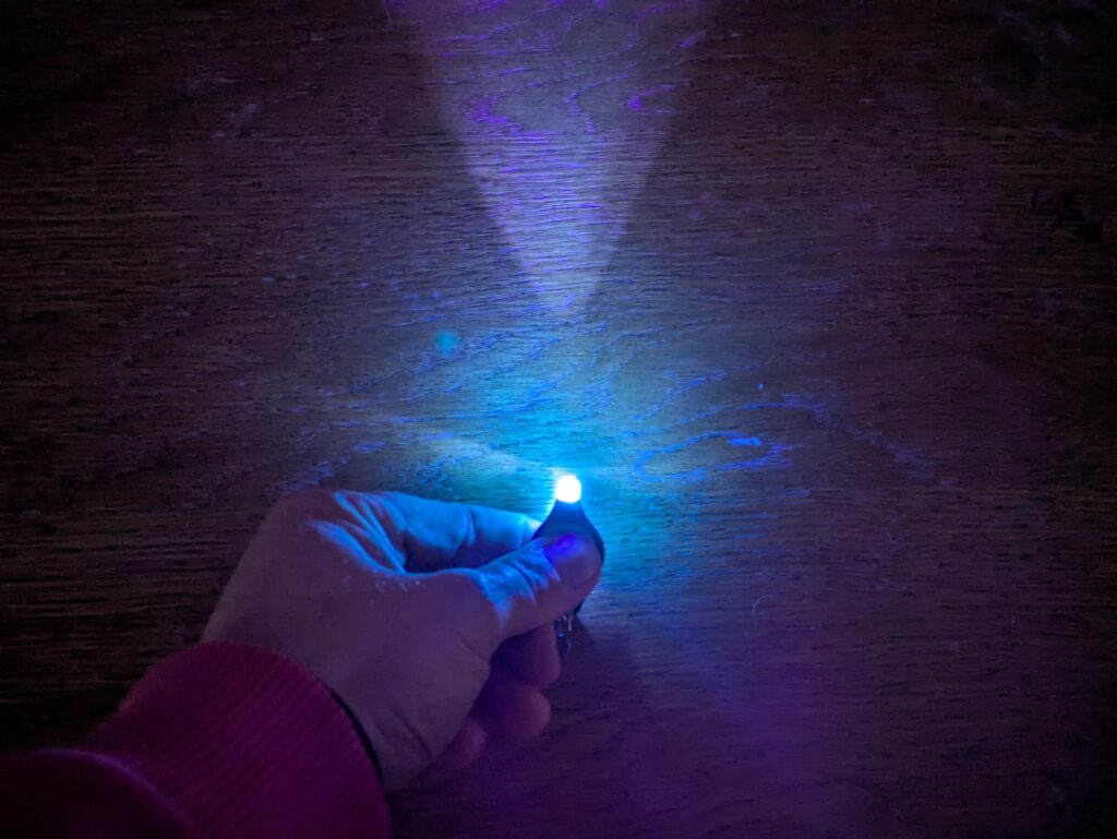 UV-Licht der Shadowhawk S1007 Taschenlampe