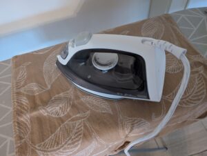 Philips DST202080 Dampfbügeleisen Geschirrtuch bügeln