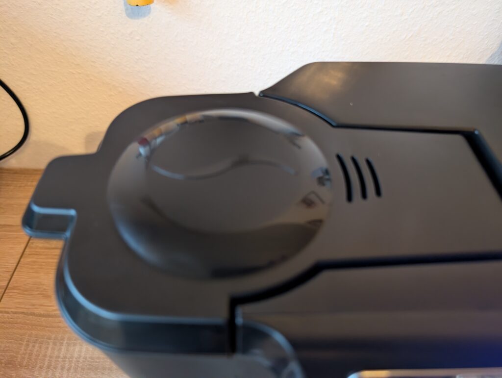 Russell Hobbs Victory Kaffeemaschine mit Mahlwerk Filterdeckel geschlossen