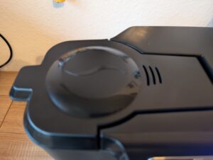 Russell Hobbs Victory Kaffeemaschine mit Mahlwerk Filterdeckel geschlossen