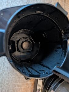 Russell Hobbs Victory Kaffeemaschine mit Mahlwerk Filtereinsatz nach Benutzung