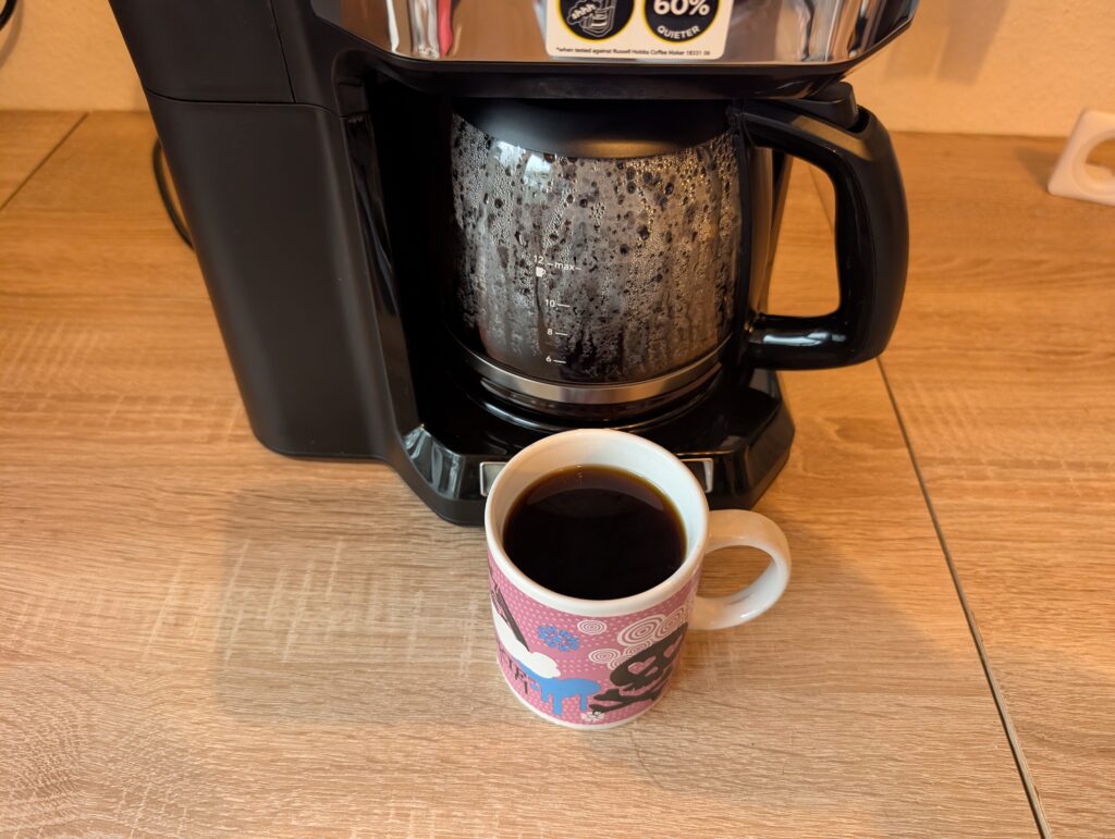 Russell Hobbs Victory Kaffeemaschine mit Mahlwerk Kaffee gebrüht
