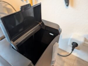 Russell Hobbs Victory Kaffeemaschine mit Mahlwerk Wassertank geöffnet