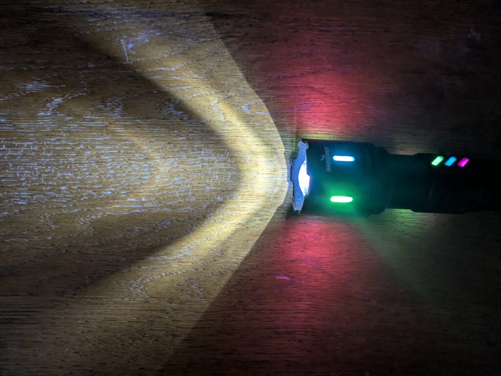 Shadowhawk S1007 Taschenlampe hohe Helligkeit Lichtstrahl