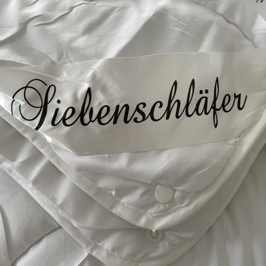 Siebenschläfer Vier-Jahreszeiten-Decke Logo