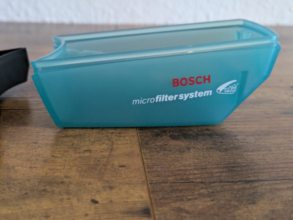 Staubbox des Bosch Professional GEX 125-1 AE Exzenterschleifer von der Seite