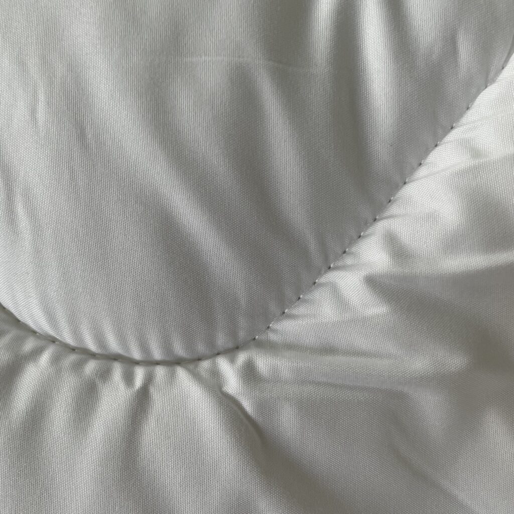 Traumnacht Cozy Mono Bettdecke Nähte