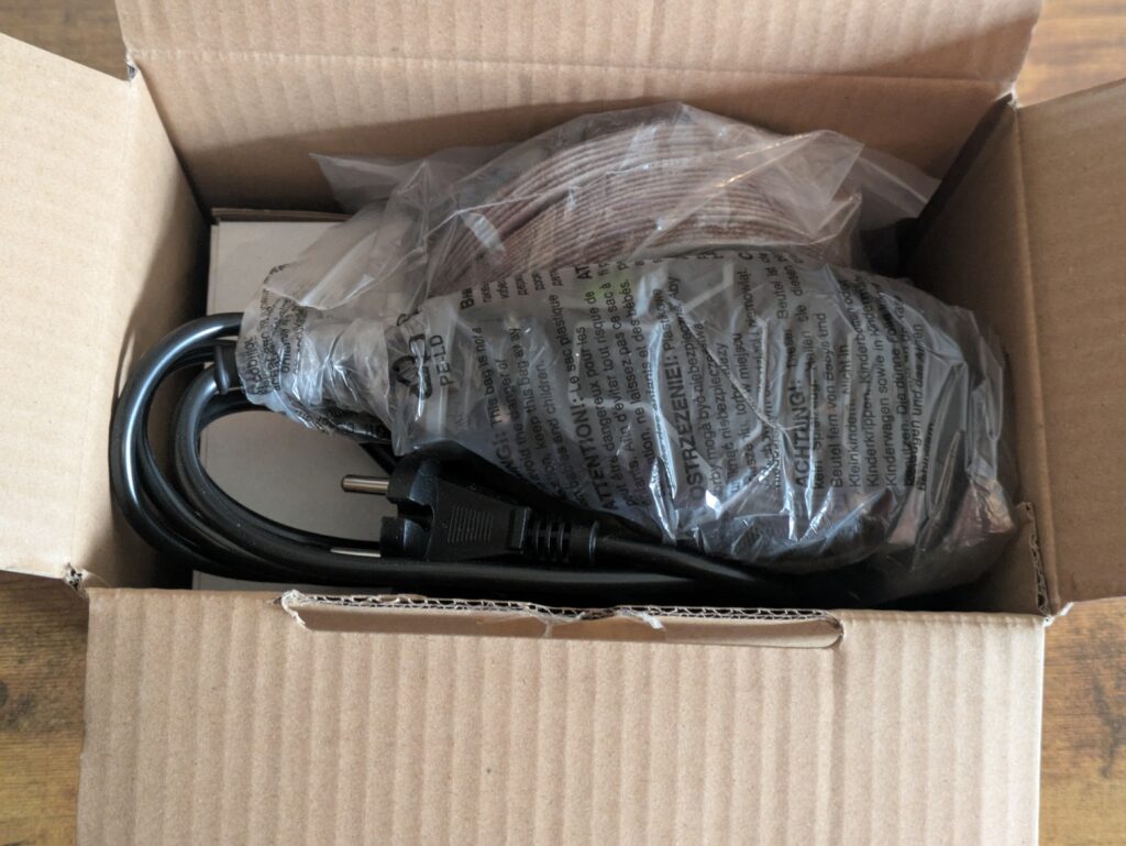 Verpackung des WORKPRO W125262 Exzenterschleifers geöffnet