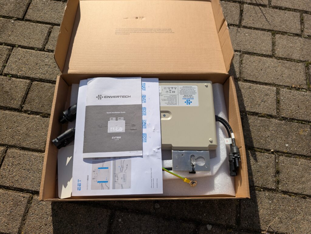 Verpackung des Wechselrichters des Maysun Balkonkraftwerk geöffnet