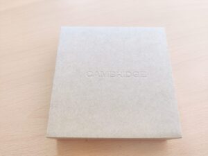 Cambridge Audio Melomania A100 In-Ear-Bluetooth-Kopfhörer Verpackung von oben