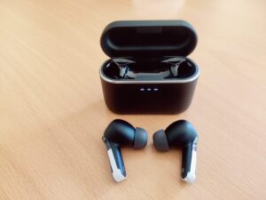 Cambridge Audio Melomania A100 In-Ear-Bluetooth-Kopfhörer Ladecase mit Ohrhörern