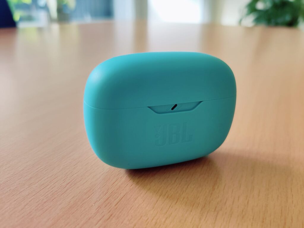 JBL Wave Beam 2 In-Ear-Bluetooth-Kopfhörer Ladecase von vorne