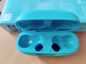 JBL Wave Beam 2 In-Ear-Kopfhörer Ladecase leer