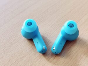 JBL Wave Beam 2 In-Ear-Kopfhörer Ohrhörer nebeneinander
