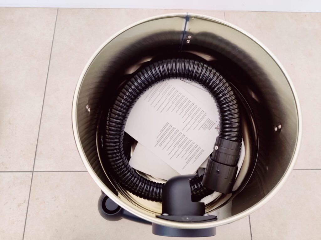 Einhell TC-AV 1720 DW Aschesauger mit Zubehör im Behälter