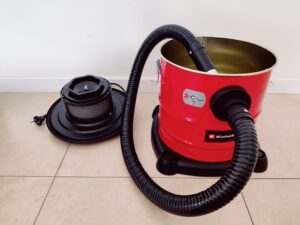 Einhell TC-AV 1720 DW Aschesauger mit montiertem Saugschlauch
