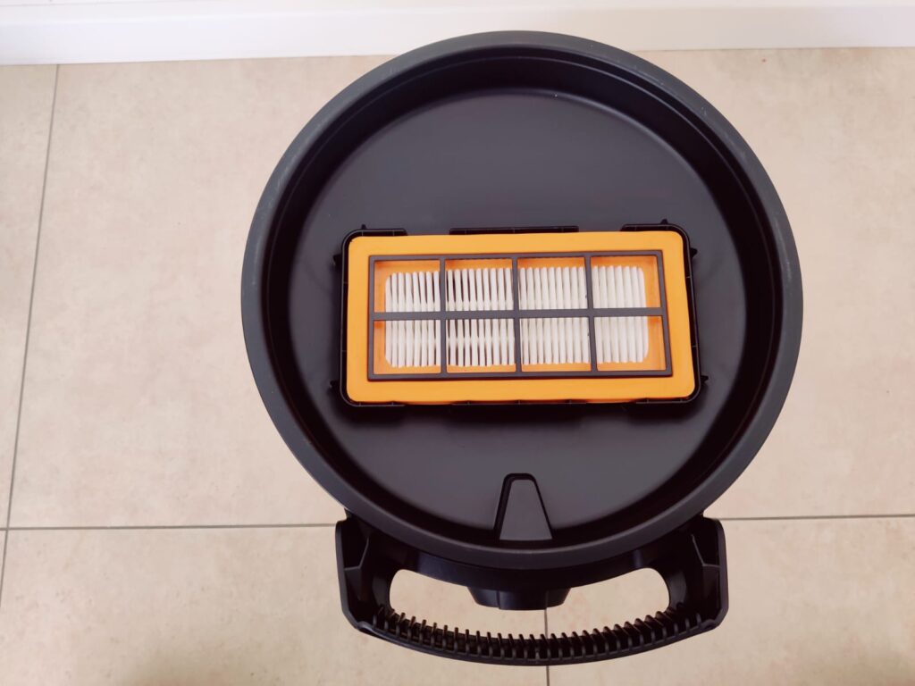 Kärcher AD 4 Premium Aschesauger Filter eingesetzt