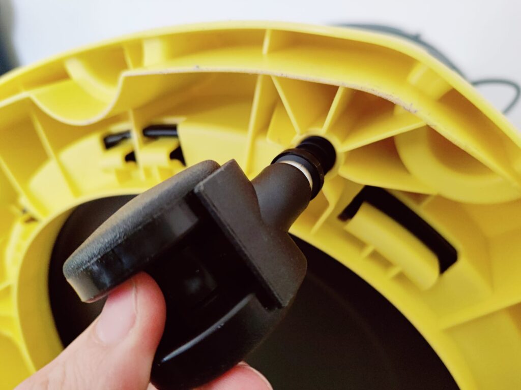 Kärcher AD 4 Premium Aschesauger Montage der Rollen