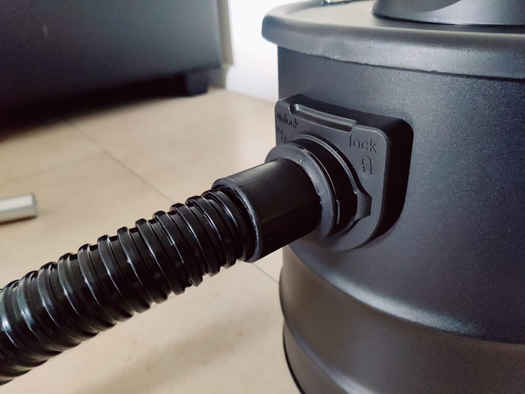 Sellnet SN2018 Aschesauger Saugschlauch angeschlossen