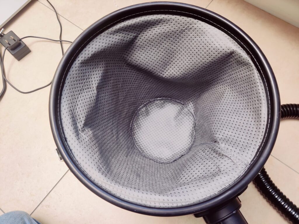 Sellnet SN2018 Aschesauger Vorfilter im Behälter