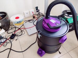 VANPORE BJ1811 Aschesauger an Strom angeschlossen