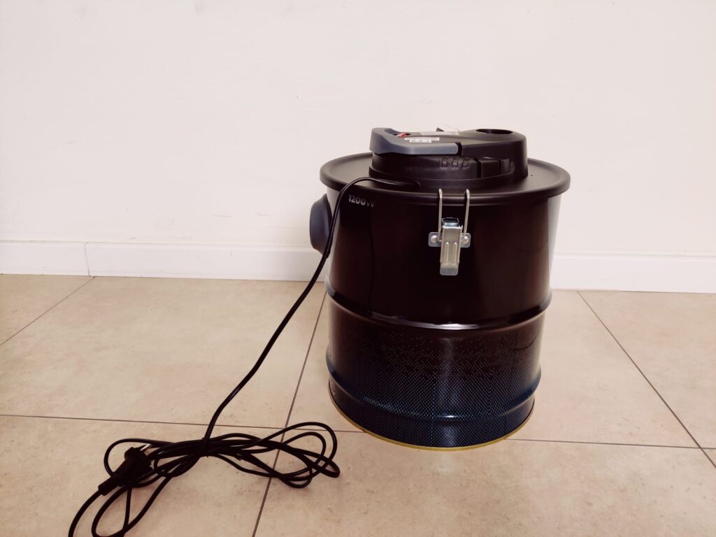 Cecotec Conga Ash 4000 Home Aschesauger von der Seite