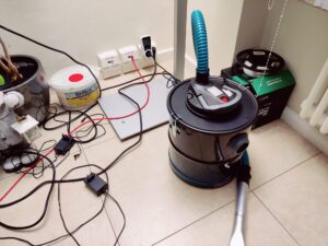 Cecotec Conga Ash 4000 Home Aschesauger ans Stromnetz angeschlossen