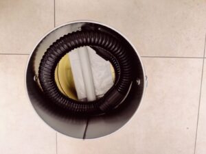 Navaris Aschesauger mit Zubehör verpackt