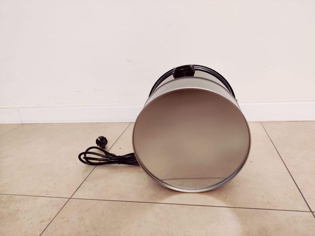 Navaris Aschesauger von unten