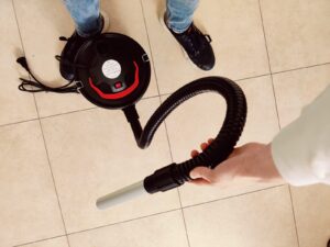 Navaris Aschesauger mit montiertem Schlauch