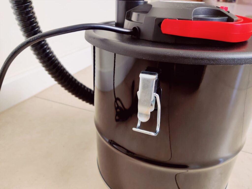 Navaris Aschesauger Behälterklemme offen