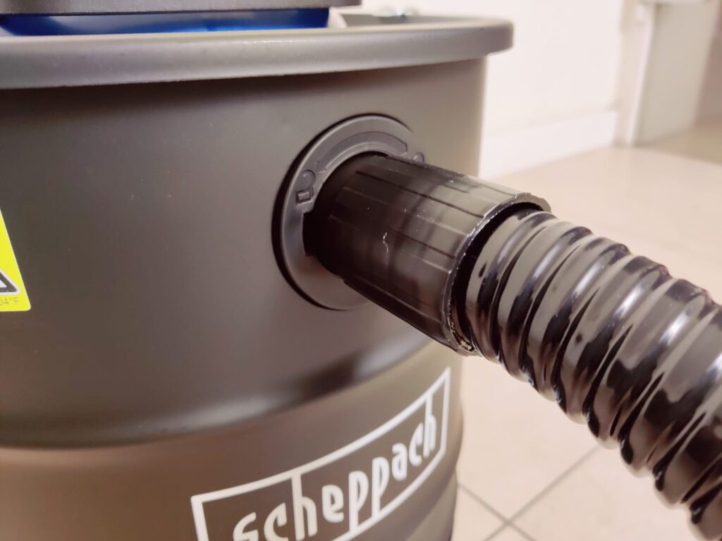 Scheppach GKS20 Aschesauger Saugschlauch angeschlossen