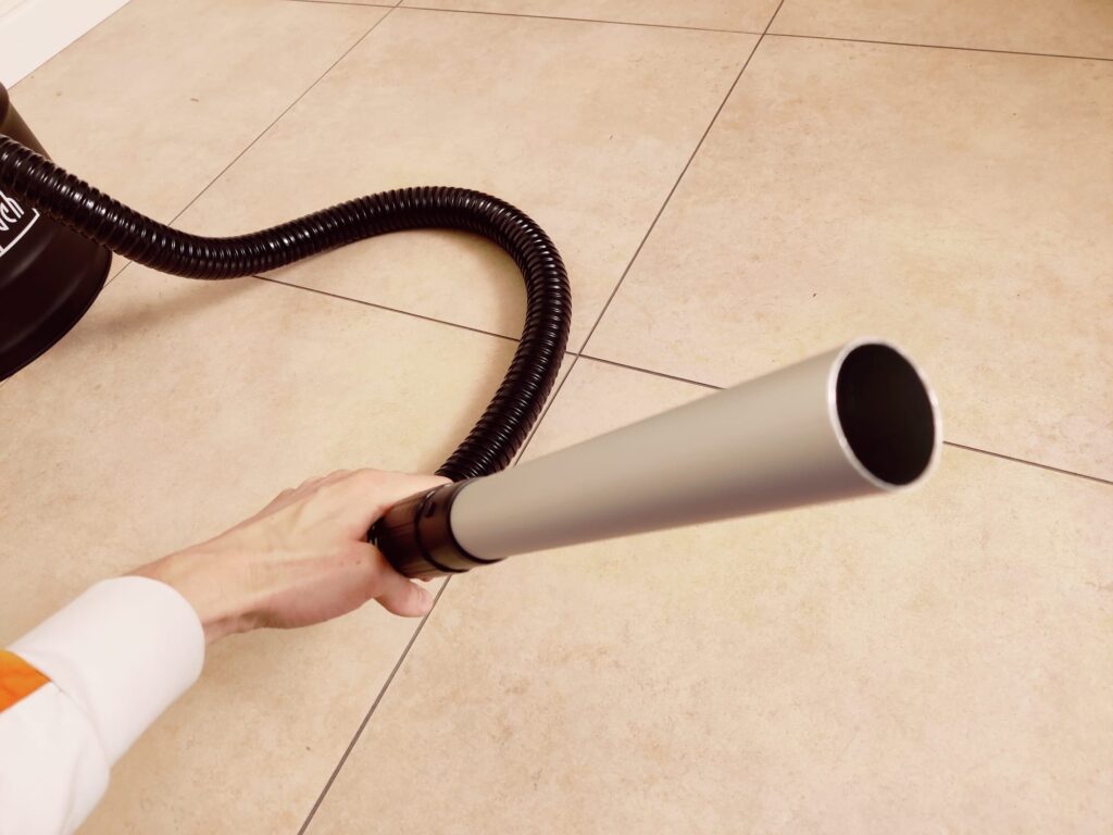 Scheppach GKS20 Aschesauger Saugdüse montiert