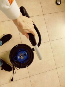 Scheppach GKS20 Aschesauger mit montiertem Schlauch