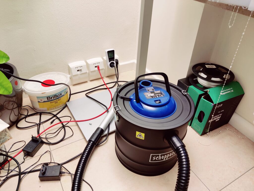 Scheppach GKS20 Aschesauger ans Stromnetz angeschlossen